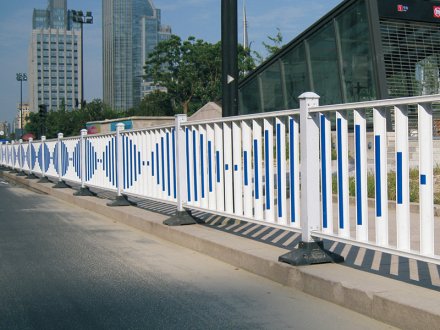 城市道路護(hù)欄，一般分為幾類(lèi)，價(jià)格如何